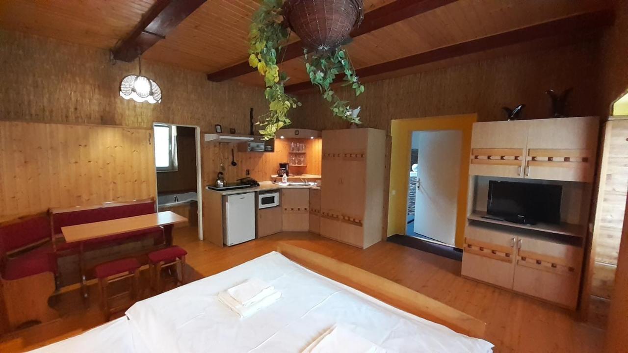 Resort Chribska Apartmany Adri ภายนอก รูปภาพ